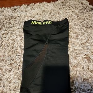 Nike pro hyperwarm leggings